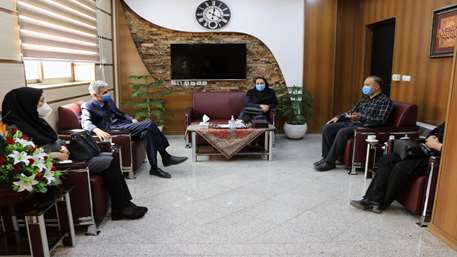  تبریک رئیس مرکز بهداشت شهرستان سمنان به دکتر دانائی رئیس دانشگاه به مناسبت روز پزشک